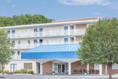 Photo 2 - Howard Johnson by Wyndham Staunton