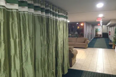 Photo 4 - Rodeway Inn Bedford
