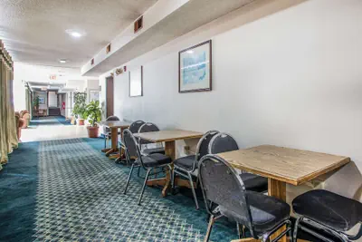Photo 5 - Rodeway Inn Bedford