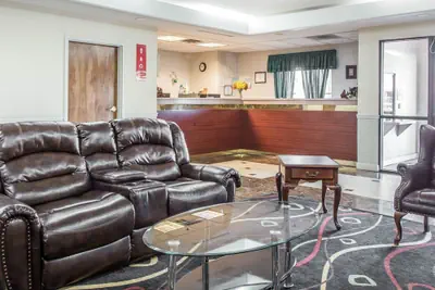 Photo 4 - Econo Lodge Inn & Suites Marietta near Dobbins ARB