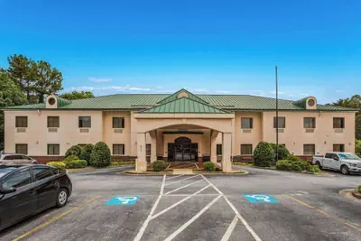 Photo 2 - Econo Lodge Inn & Suites Marietta near Dobbins ARB