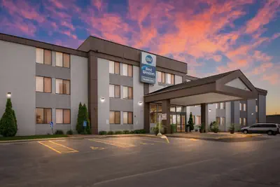 Photo 2 - Best Western Waukesha Grand