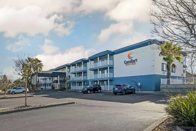 Photo 2 - Comfort Suites Red Bluff near I-5