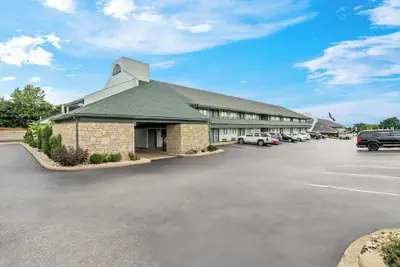 Photo 2 - HomeTowne Studios by Red Roof Florence, KY-Cincinnati Airport