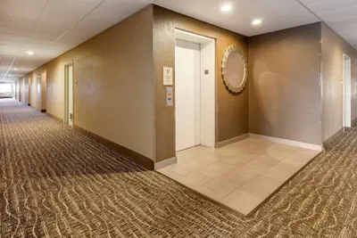Photo 3 - MainStay Suites Dubuque at Hwy 20