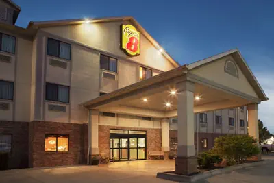 Photo 2 - Super 8 by Wyndham Perryville