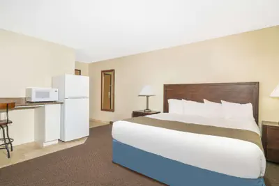 Photo 5 - Days Inn & Suites by Wyndham Baxter Brainerd Area