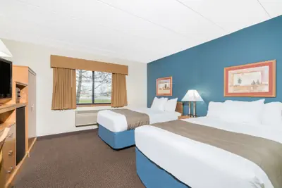 Photo 3 - Days Inn & Suites by Wyndham Baxter Brainerd Area