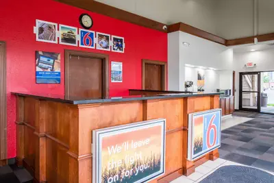 Photo 3 - Motel 6 Columbus, OH - OSU