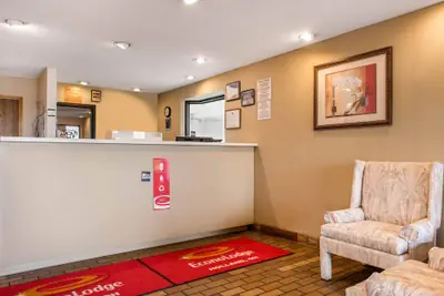 Photo 4 - Econo Lodge Holland - Toledo