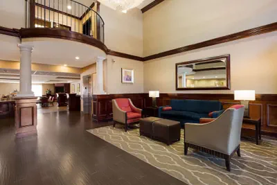 Photo 5 - Comfort Suites Near University