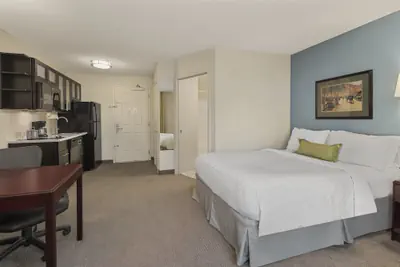 Photo 5 - Candlewood Suites Raleigh Crabtree by IHG