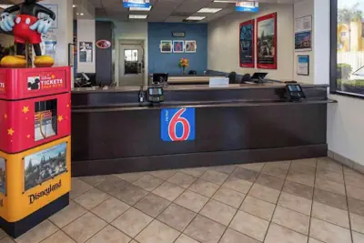 Photo 3 - Motel 6 Anaheim Maingate