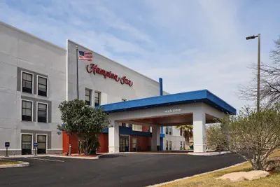 Photo 2 - Hampton Inn by Hilton Eagle Pass