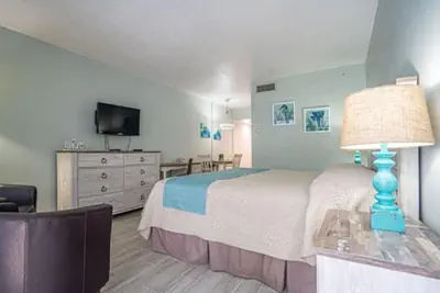 Photo 2 - Carriage House Resort Motel