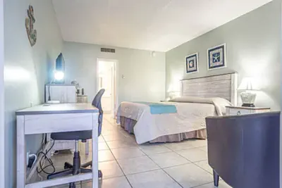 Photo 3 - Carriage House Resort Motel