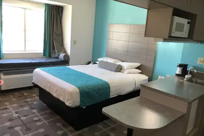 Photo 5 - Red Lion Inn & Suites Elk Grove Village