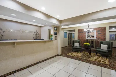 Photo 3 - Howard Johnson by Wyndham Springfield