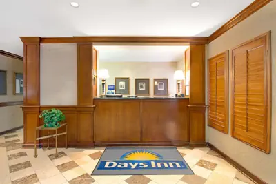 Photo 3 - Days Inn and Suites by Wyndham St. Louis/Westport Plaza