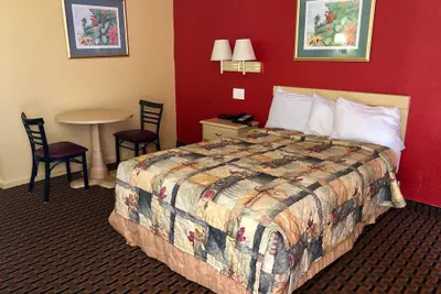 Photo 5 - Americas Best Value Inn Sarasota Downtown