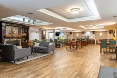 Photo 2 - Hampton Inn Portsmouth Central