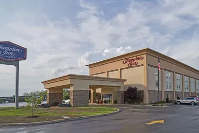 Photo 2 - Hampton Inn Uniontown