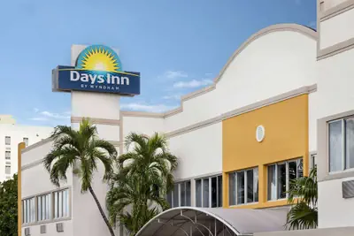 Photo 2 - Days Inn by Wyndham Miami Airport North