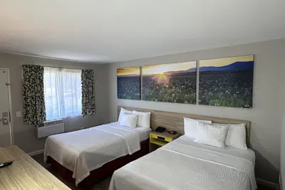 Photo 3 - Days Inn by Wyndham San Marcos