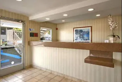 Photo 2 - Days Inn by Wyndham San Marcos