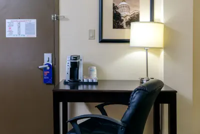 Photo 5 - Holiday Inn Express and Suites Atlanta Downtown by IHG