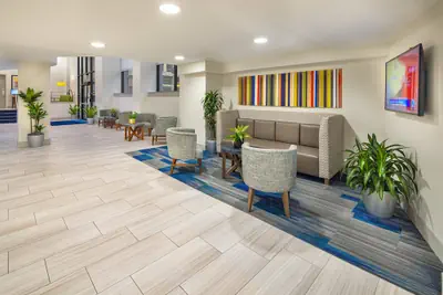 Photo 3 - Holiday Inn Express and Suites Atlanta Downtown by IHG