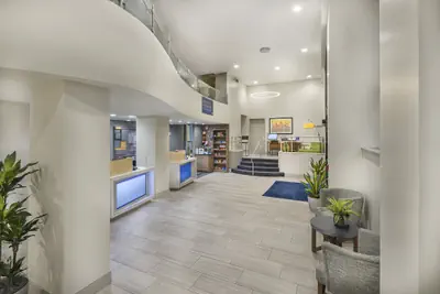 Photo 4 - Holiday Inn Express and Suites Atlanta Downtown by IHG