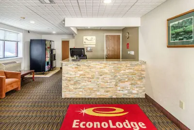 Photo 3 - Econo Lodge Cadillac