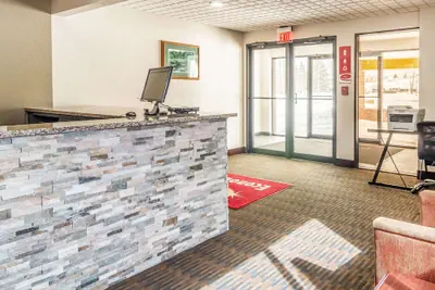 Photo 5 - Econo Lodge Cadillac