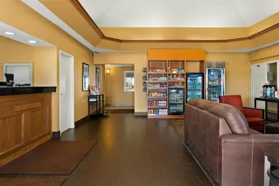 Photo 3 - Comfort Suites Saginaw North
