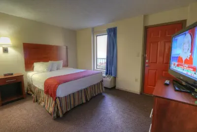 Photo 5 - Days Inn By Wyndham Pigeon Forge South
