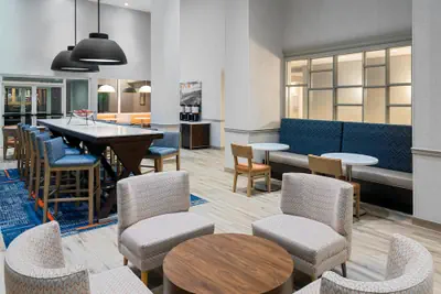 Photo 5 - Hampton Inn & Suites Charlottesville-At the University