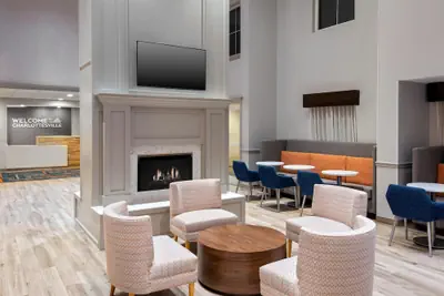 Photo 4 - Hampton Inn & Suites Charlottesville-At the University