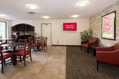 Photo 4 - Red Roof Inn PLUS+ & Suites Opelika