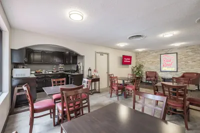 Photo 5 - Red Roof Inn PLUS+ & Suites Opelika