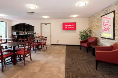 Photo 4 - Red Roof Inn PLUS+ & Suites Opelika