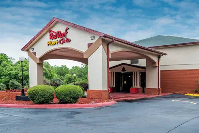 Photo 2 - Red Roof Inn PLUS+ & Suites Opelika