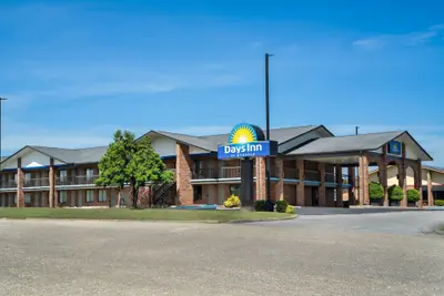 Photo 2 - Days Inn by Wyndham Clanton AL