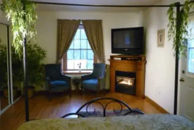 Photo 5 - 7 Gables Inn & Suites