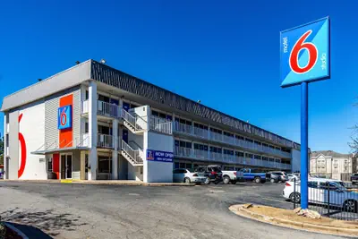 Photo 2 - Motel 6 Little Rock, AR - West