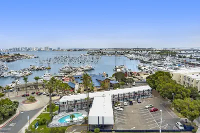 Photo 2 - Sea Harbor Hotel