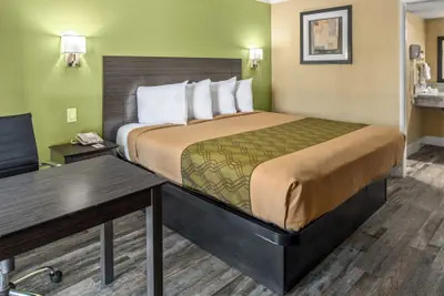 Photo 2 - Vagabond Inn Costa Mesa