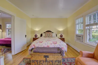 Photo 2 - Secret Garden Inn and Cottages