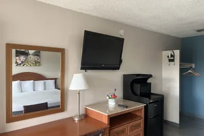 Photo 4 - Days Inn by Wyndham Chico