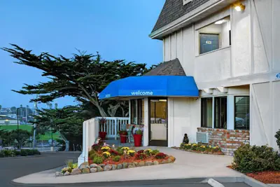 Photo 2 - Motel 6 Marina, CA - Monterey
